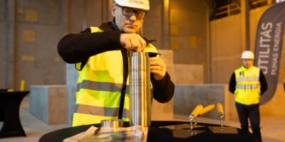 Utilitase Paljassaare soojuspumbajaama nurgakivi asetamine