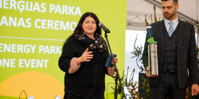 Lode tuulepargi nurgakivi asetamine