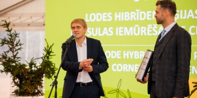Lode tuulepargi nurgakivi asetamine